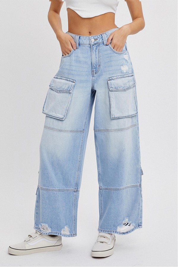 Mid Waisted Y2K Skater Jean with Multiple Cargo Pockets